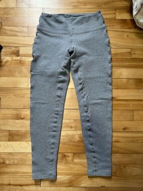 Lululemon wunder under lounge fleece pants in size 6